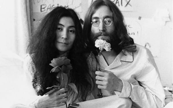 世界平和を訴え続けたオノ・ヨーコさん（左）とジョン・レノン（1969年、モントリオールで「ベッドイン」　Photo by Ivor Sharp (C)Yoko Ono）