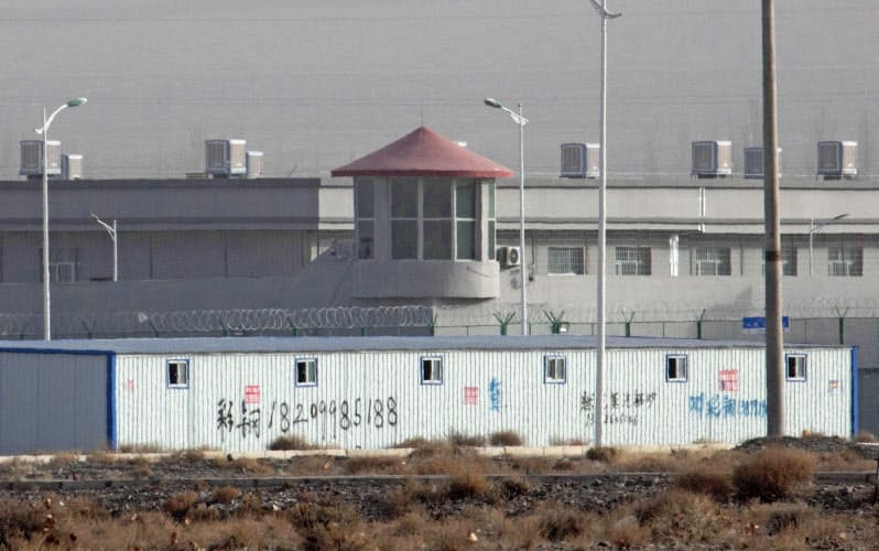 中国の新疆ウイグル自治区では収容施設とみられる設備が拡張・新設されつつあると豪シンクタンクは指摘する(写真は2018年)=AP 中国の新疆ウイグル自治区では収容施設とみられる設備が拡張・新設されつつあると豪シンクタンクは指摘する(写真は2018年)=AP