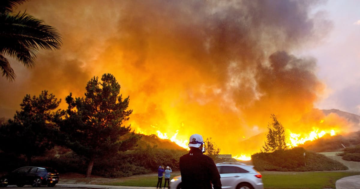 米山火事で9万人避難命令 La近郊 消防士2人負傷 日本経済新聞 米山火事で9万人避難命令 La近郊 消防士2人負傷 日本経済新聞
