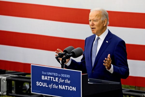 米民主党のバイデン前副大統領が期日前投票ではリードしているとみられる=ロイター