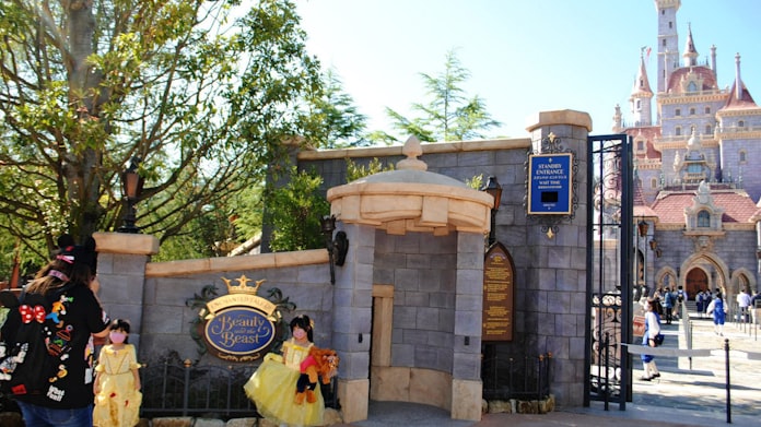 新型コロナ 東京ディズニー 客単価アップへ手探り 日本経済新聞