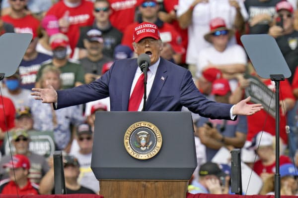 演説するトランプ米大統領(29日、米フロリダ州)=AP