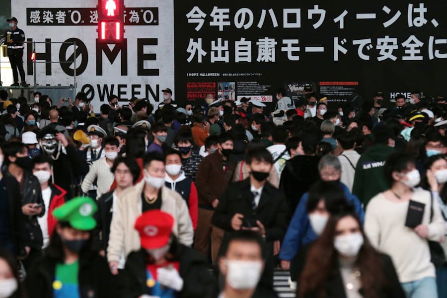新型コロナ コロナ下のハロウィーン 仮装控えめ 東京 渋谷 日本経済新聞