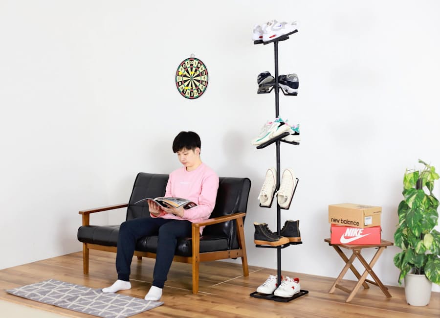 スニーカー専用ラック 長岡造形大 靴マニア学生考案 日本経済新聞