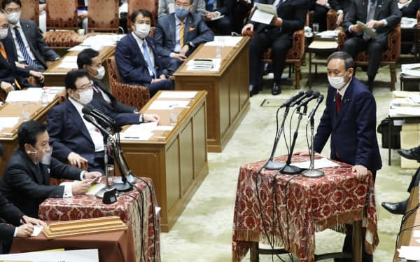 衆院予算委で立憲民主・枝野代表の質問に答える菅首相(4日)