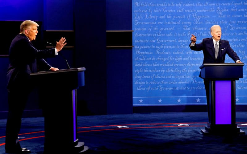 米大統領選の討論会でバイデン前副大統領(右)はトランプ大統領の対北朝鮮政策にも批判の矛先を向けた(9月29日、米オハイオ州)=ロイター 米大統領選の討論会でバイデン前副大統領(右)はトランプ大統領の対北朝鮮政策にも批判の矛先を向けた(9月29日、米オハイオ州)=ロイター