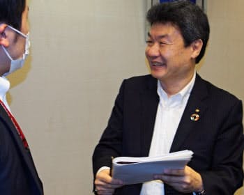 300人の顧客を相手に年齢制限なしで働ける井上達人さん(大和証券横浜支店)