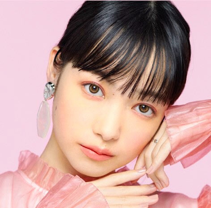 ジンズ 使い捨てカラーコンタクト 大人の女性向け 日本経済新聞