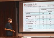 4~9月期決算を発表する琉球銀行の川上康頭取(6日、那覇市) 4~9月期決算を発表する琉球銀行の川上康頭取(6日、那覇市)