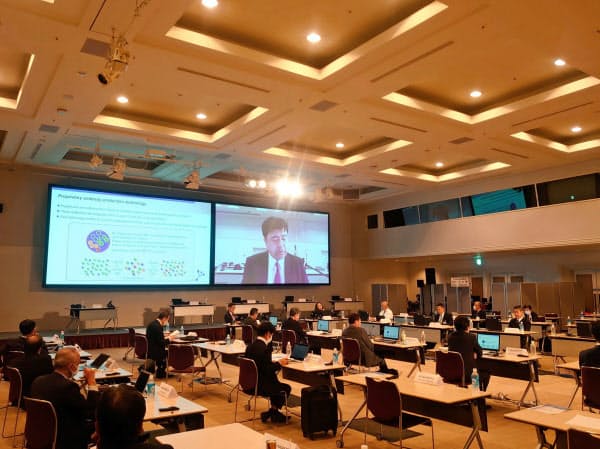 日経・FT感染症会議2日目では治療や検査などについて議論を交わした(7日、横浜市)