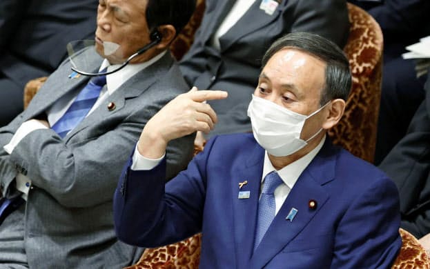 衆院予算委に出席する菅首相(2日午後)=共同 衆院予算委に出席する菅首相(2日午後)=共同