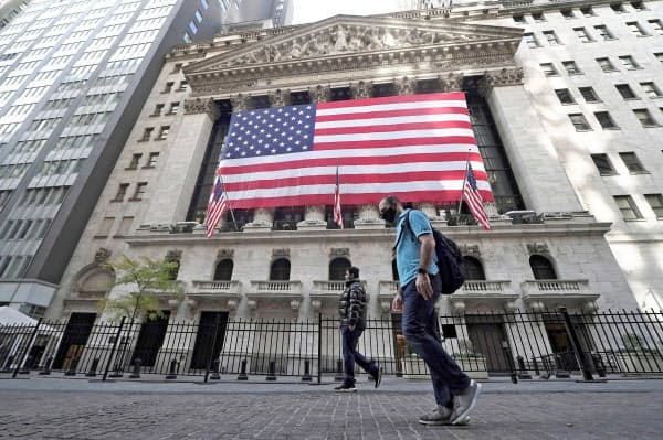 2月に付けた史上最高値まで400ドルほどに迫った(ニューヨーク証券取引所)=ロイター