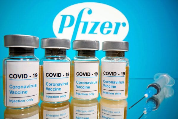 新型コロナ:ワクチン開発、実用大詰め ファイザー先陣「9割で効果」 （写真=ロイター） :日本経済新聞