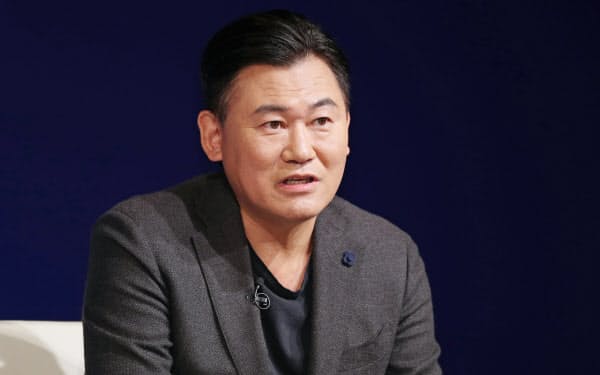 講演する楽天の三木谷浩史会長兼社長(11日午後、東京都千代田区)