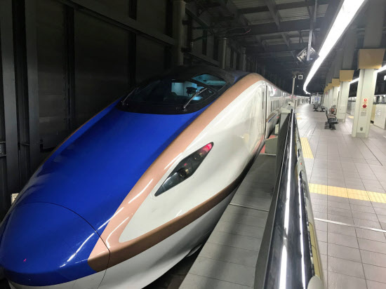北陸新幹線 大阪延伸前倒しに暗雲 敦賀開業延期報告 日本経済新聞