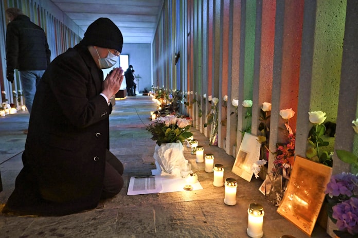 ケーブルカー火災20年 オーストリアで追悼式: 日本経済新聞