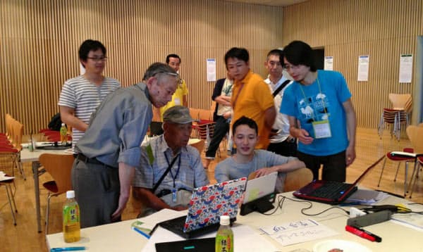 東日本大震災からの復興に向け、福島県・浪江町の住民の人々とシビックハッカーらがともに町のコミュニティー復活のための課題と方法を話し合った。シビックテックの象徴的な活動といえる