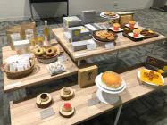 洋菓子は17ブランドが出店する 洋菓子は17ブランドが出店する