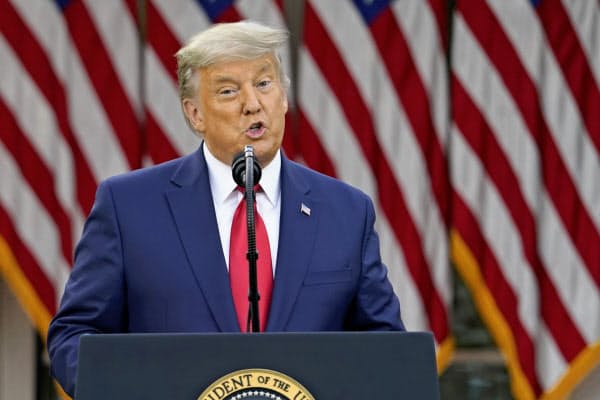 13日、トランプ米大統領は大統領選の敗北を引き続き認めなかった(ワシントン)=AP