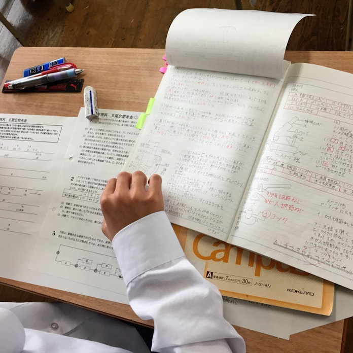 中学の定期テスト改革 ノート持ち込み可 暗記減らす 日本経済新聞