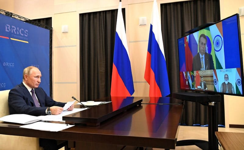 BRICS首脳会議にオンラインで参加するプーチン氏(17日、モスクワ郊外)=ロシア大統領府 BRICS首脳会議にオンラインで参加するプーチン氏(17日、モスクワ郊外)=ロシア大統領府