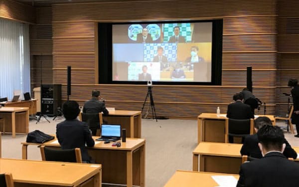 全国知事会は緊急提言と「第3波警戒宣言」を議論した(東京都千代田区の都道府県会館)