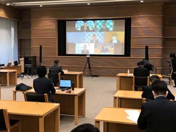 全国知事会は緊急提言と「第3波警戒宣言」を議論した(東京都千代田区の都道府県会館)