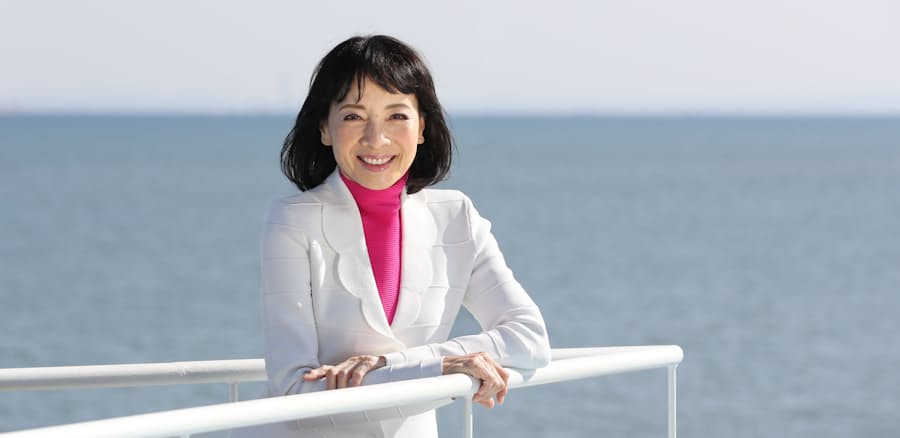 100歳まで現役 神様に願う 由美かおるさん 日本経済新聞