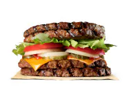 バーガーキングが販売する新商品「エクストリーム超ワンパウンドビーフバーガー」 バーガーキングが販売する新商品「エクストリーム超ワンパウンドビーフバーガー」