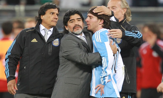 マラドーナさん死去 サッカー界のスーパースター 日本経済新聞 マラドーナさん死去 サッカー界のスーパースター 日本経済新聞