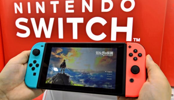 台湾の鴻海精密工業がスイッチを受託生産しており、傘下であるシャープのマレーシア拠点でも組み立てる