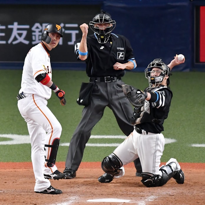 ボールでもストライク 状況で変わるストライクゾーン 日本経済新聞 ボールでもストライク 状況で変わるストライクゾーン 日本経済新聞