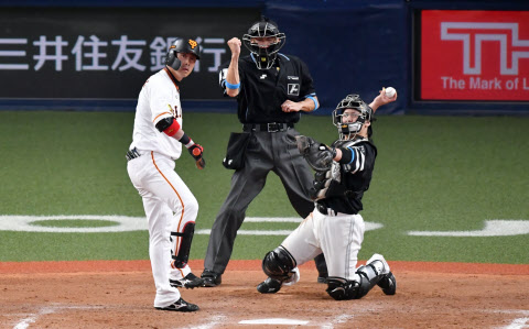 ボールでもストライク 状況で変わるストライクゾーン 日本経済新聞 ボールでもストライク 状況で変わるストライクゾーン 日本経済新聞
