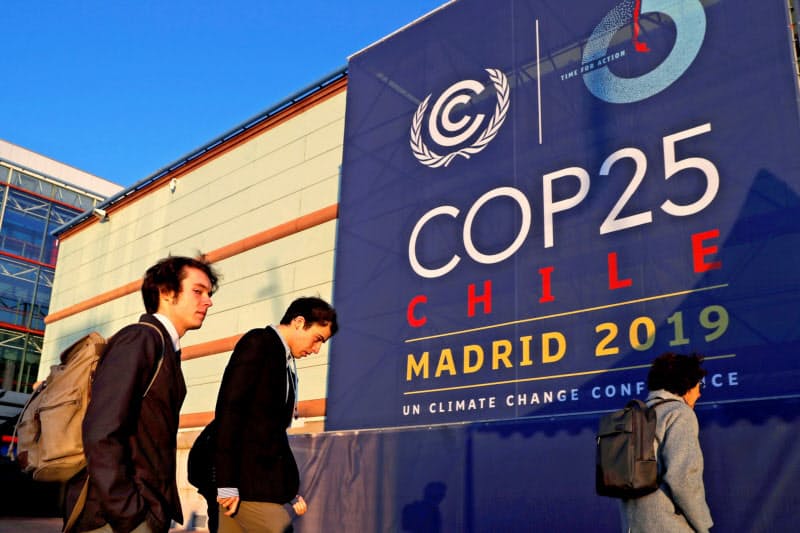 次回のCOP26は2021年11月の開催に延期された(19年の会場風景)=ロイター 次回のCOP26は2021年11月の開催に延期された(19年の会場風景)=ロイター