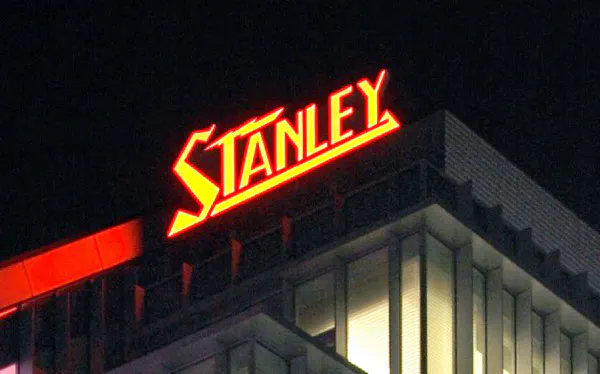 スタンレー電気は早期退職約300人を募集する一方、人材活用のため定年を65歳に延長する