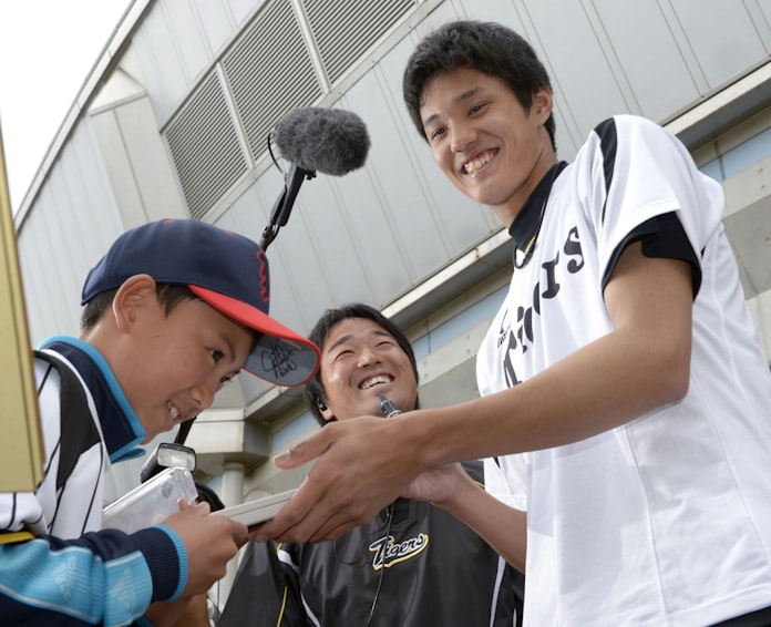 選手もファンも たかがサイン されどサイン 日本経済新聞 選手もファンも たかがサイン されどサイン 日本経済新聞