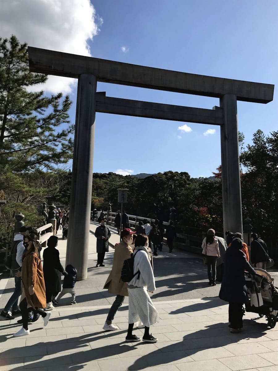 新型コロナ 伊勢神宮 1月の平日駐車場無料に 混雑分散狙い 日本経済新聞