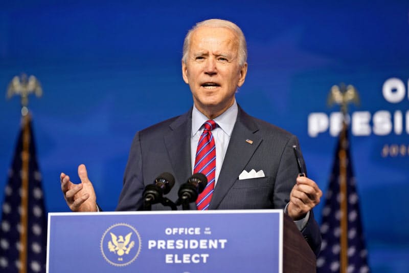 米大統領選の勝利を確実にしたバイデン前副大統領は4日、早期の財政出動を支持する考えを示した(デラウェア州ウィルミントン)=AP 米大統領選の勝利を確実にしたバイデン前副大統領は4日、早期の財政出動を支持する考えを示した(デラウェア州ウィルミントン)=AP