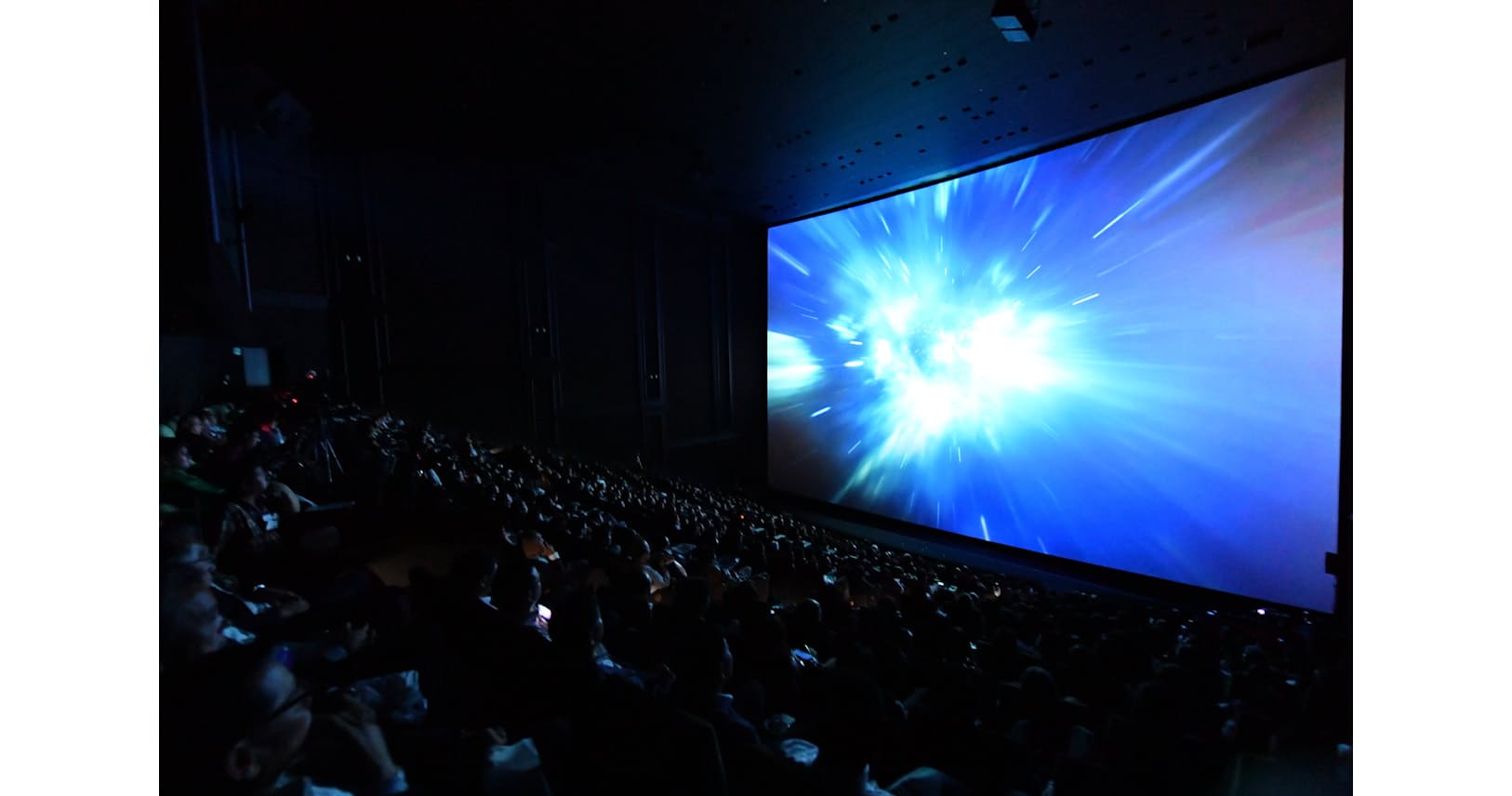 巨大さにびっくり 映画館 自宅で得がたい体験で誘う Nikkei Style 巨大さにびっくり 映画館 自宅で得がたい体験で誘う Nikkei Style