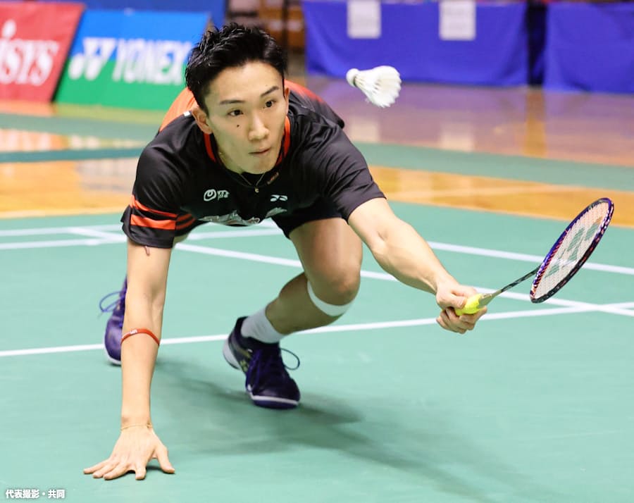 バド桃田 復帰戦で快勝 交通事故から11カ月ぶり 日本経済新聞