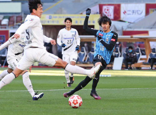 川崎が天皇杯初優勝 G大阪に1 0 J1との2冠達成 日本経済新聞 川崎が天皇杯初優勝 G大阪に1 0 J1との2冠達成 日本経済新聞