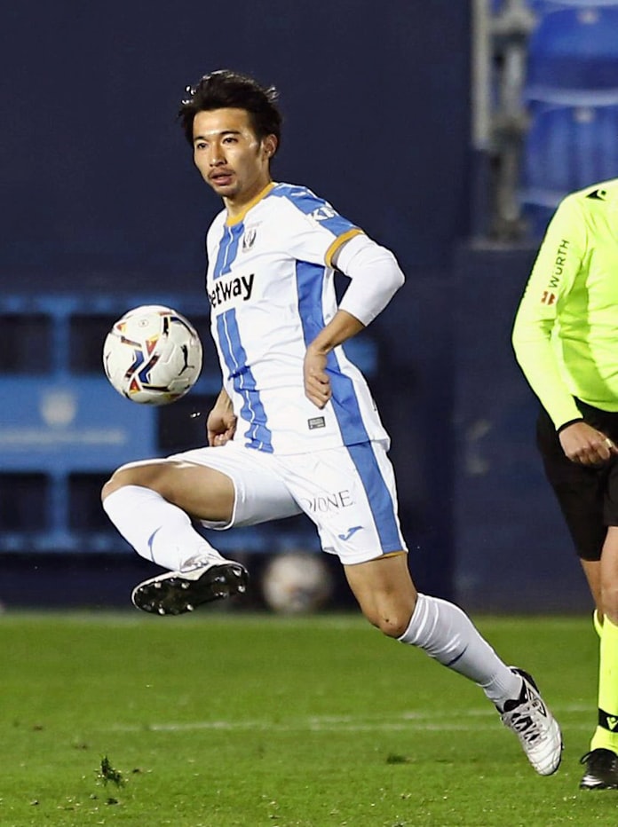 柴崎 終了間際に出場 サッカー スペイン2部 日本経済新聞 柴崎 終了間際に出場 サッカー スペイン2部 日本経済新聞