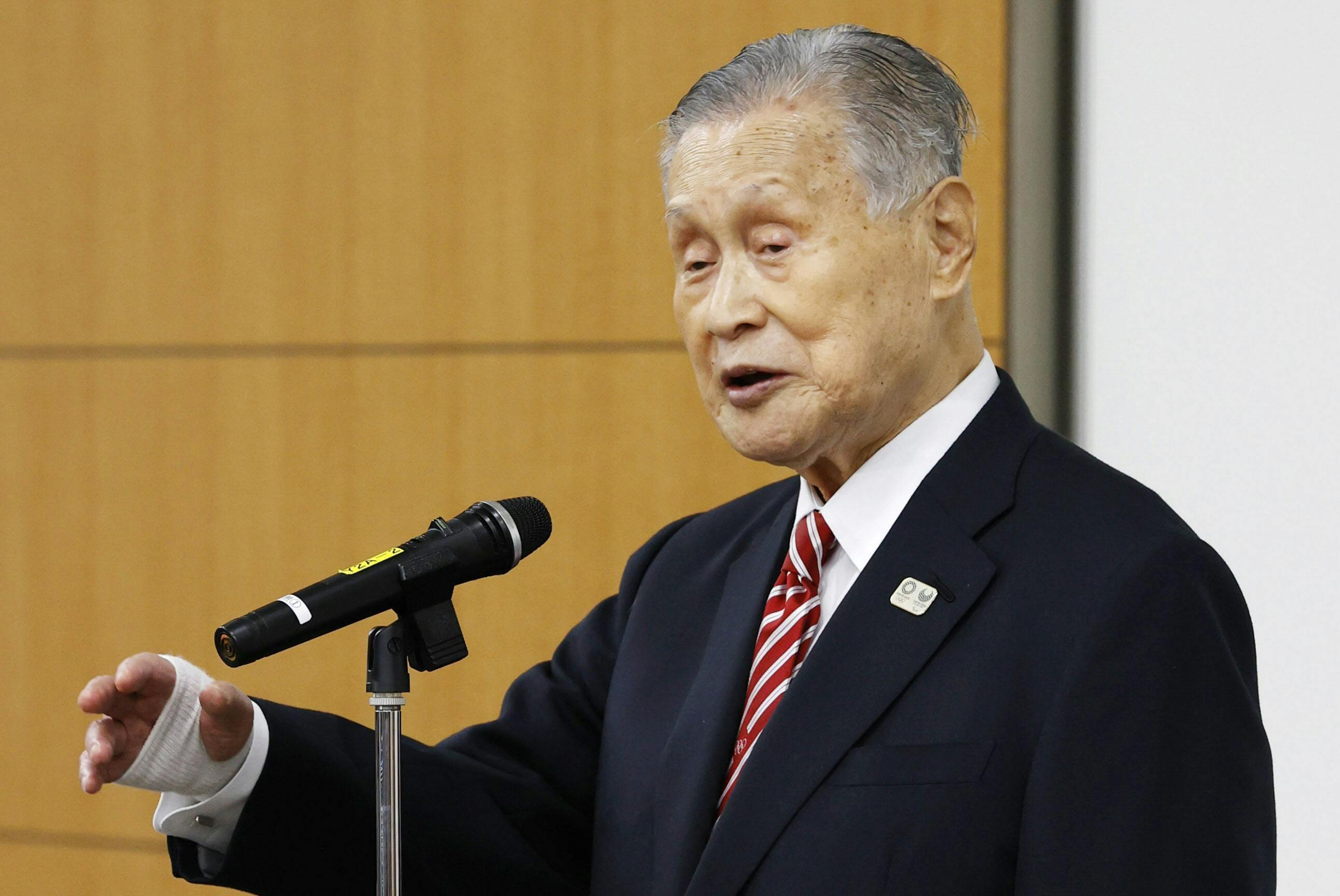 頭を下げたらネクタイぶらり は避ける あの謝罪会見 なぜ炎上 Tv会議でも伝わる Nikkei Style 頭を下げたらネクタイぶらり は避ける あの謝罪会見 なぜ炎上 Tv会議でも伝わる Nikkei Style