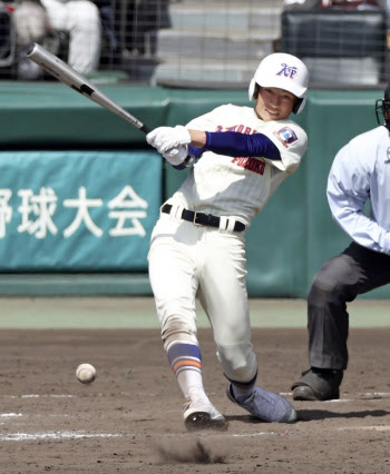 神戸国際大付 北海に延長サヨナラ勝ち 選抜高校野球 日本経済新聞 神戸国際大付 北海に延長サヨナラ勝ち 選抜高校野球 日本経済新聞