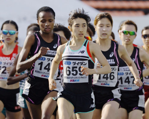 田中 女子3000で1位 陸上中距離の競技会 日本経済新聞