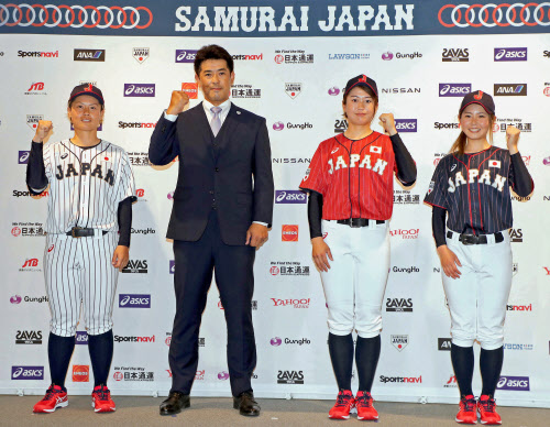 野球日本代表の新ユニホーム発表 稲葉監督 赤に好印象 日本経済新聞