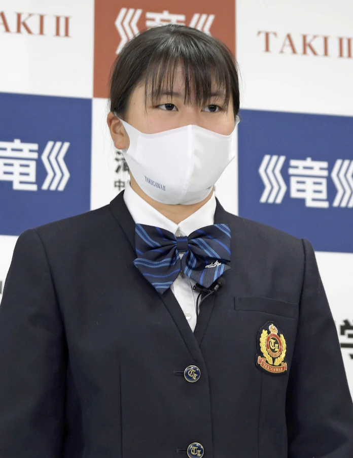 女子アマの梶谷 母校で優勝報告 全米と全英に意欲 日本経済新聞 女子アマの梶谷 母校で優勝報告 全米と全英に意欲 日本経済新聞