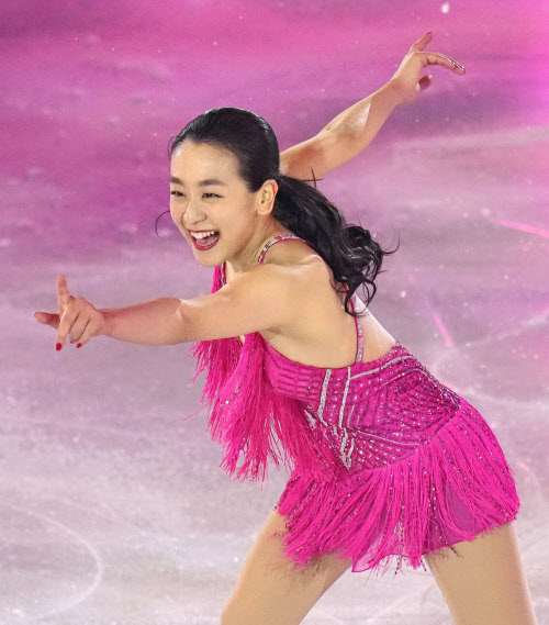 浅田真央さん ショー最終公演 初の総合演出で3年間開催 日本経済新聞