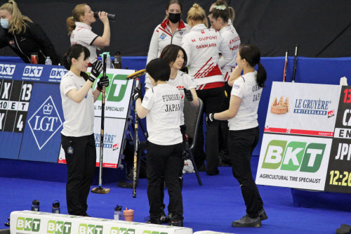 新型コロナ 北海道銀行 チェコ下し2勝2敗 世界カーリング女子 日本経済新聞 新型コロナ 北海道銀行 チェコ下し2勝2敗 世界カーリング女子 日本経済新聞