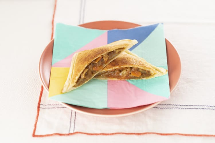 揚げずにできてお手軽 ホットサンドの焼きカレーパン Nikkei Style 揚げずにできてお手軽 ホットサンドの焼きカレーパン Nikkei Style